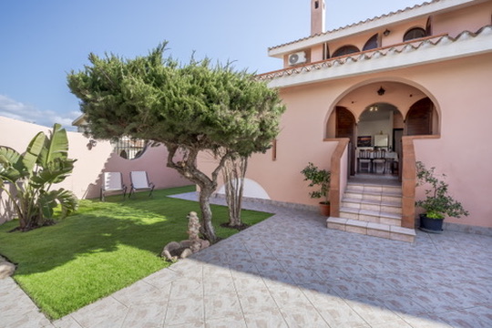 Villa Ornella — facade and garden