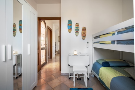 Villa Ornella — Camera con letto a castello e armadio