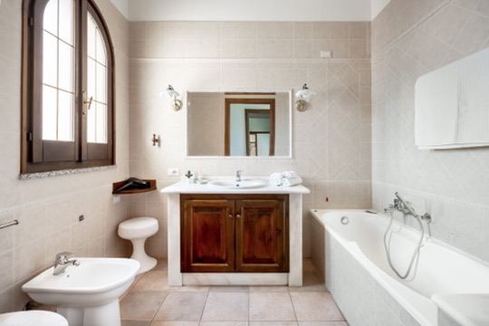 Villa Ornella — Bagno con vasca
